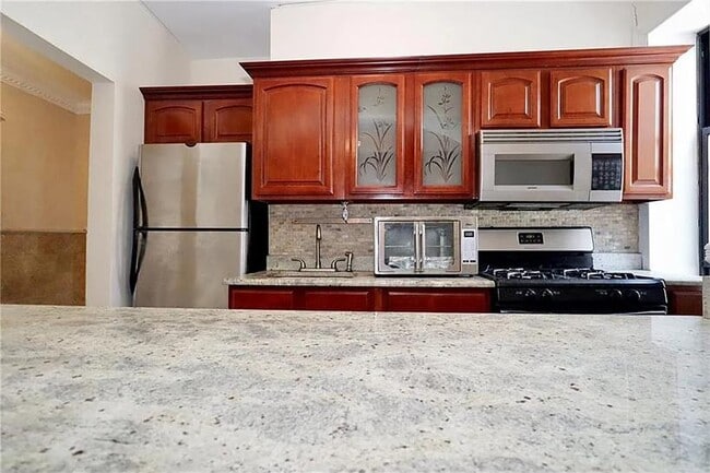 Photo - 1289 E 19th St