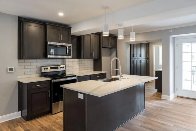 Building Photo - 4462 Broadway Blvd