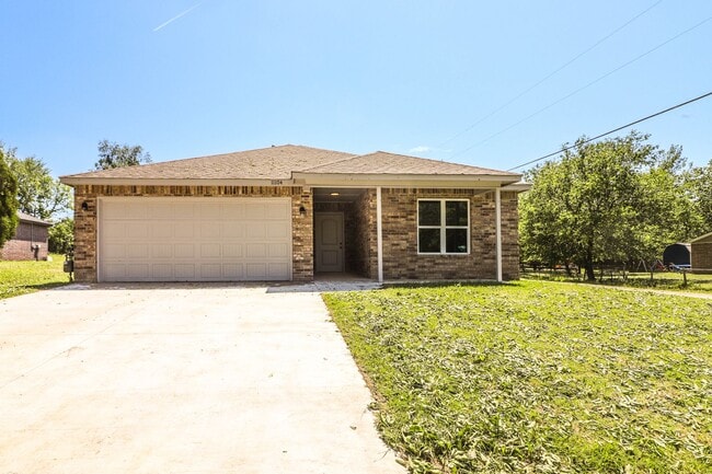 Building Photo - Beautiful new construction with nice amenities with a country feel
