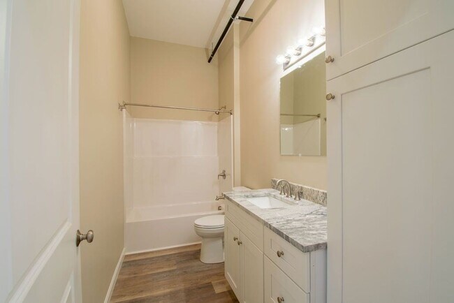 Photo - 633-639 Main St Unidad 204