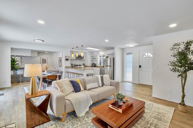 Building Photo - 629 212th St SW Unit SI ID1470514P