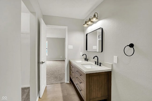 Photo - 2488 Woodfield Blvd