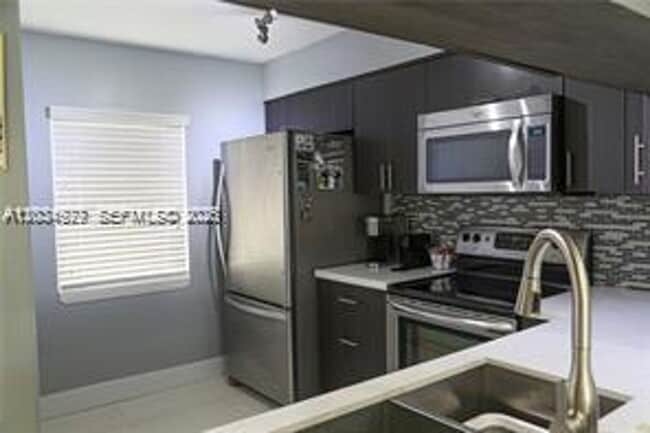 Building Photo - 9035 SW 148th Ct