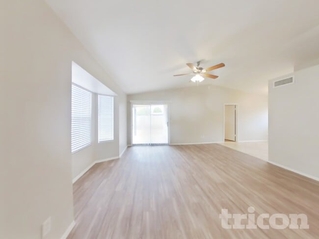 Photo - 630 E Jensen St