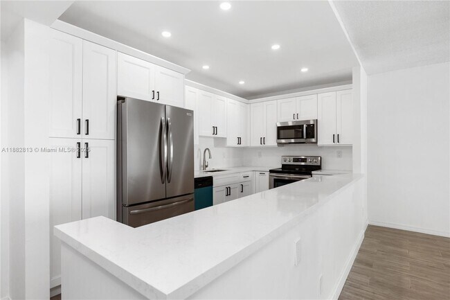 Building Photo - 19380 Collins Ave Unit 911 Rental