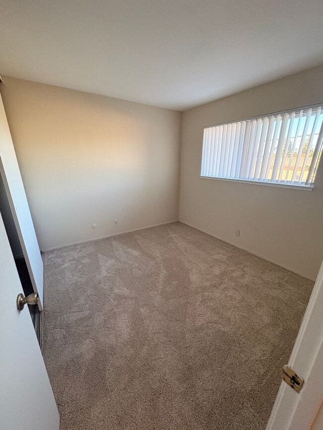 Photo - Upstairs 2 bedroom 1 bath apartment w/ assigned parking! Unit 925-30