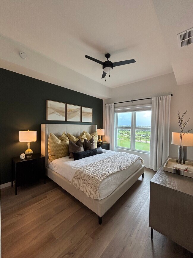 Photo - 2001 Embassy Dr Unit B10