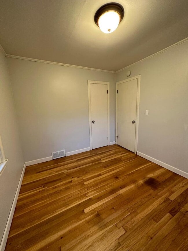 Bedroom 1 (9x10)