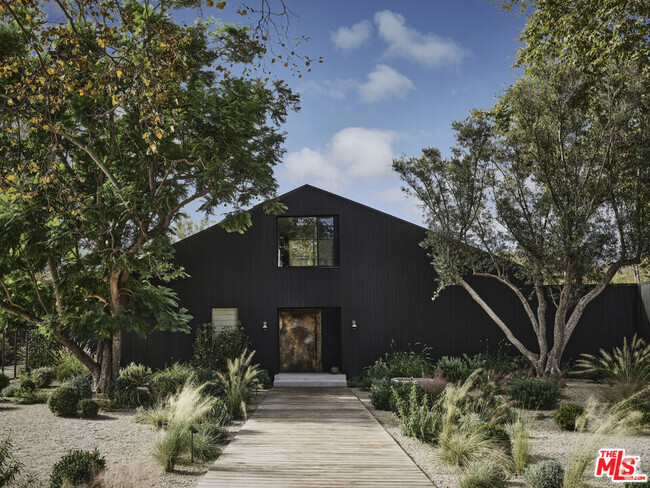 Building Photo - 6153 Bonsall Dr Rental