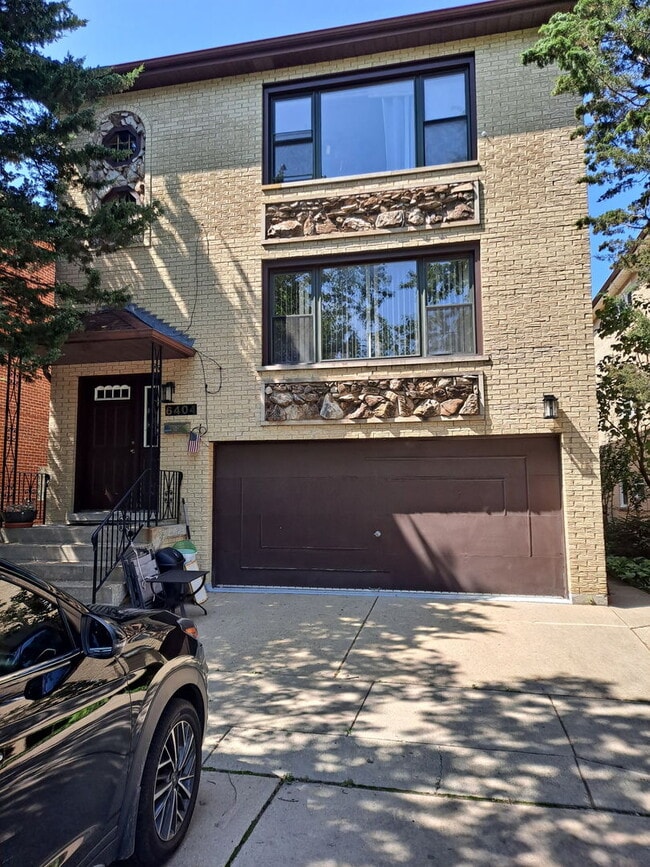 Building Photo - 6404 W Dakin St