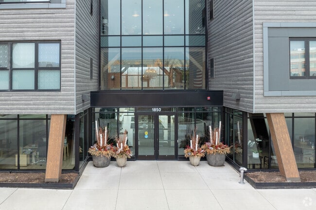 Entrada - Albion Highland Park