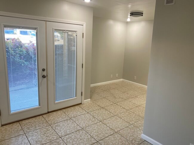 Photo - 515 Basswood Ave Unidad L 118