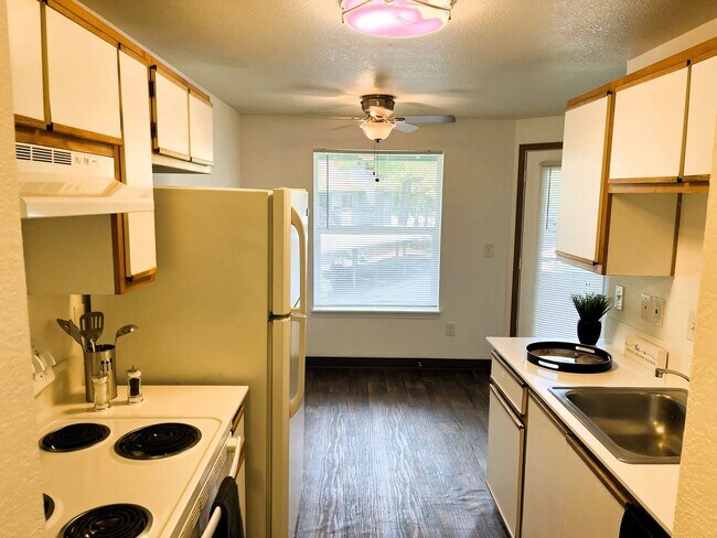Photo - 1 Bedroom with upgrades in Lake Oswego---1 MONTH FREE w/ 13 Month Lease Unit 13