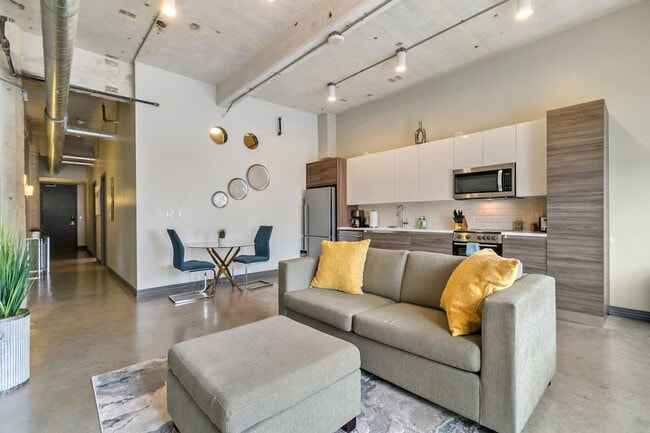 Building Photo - 500 S Ervay St Rental