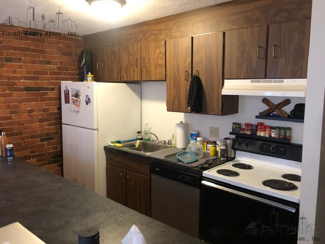 Building Photo - 386 Commercial St Unit 2A Rental
