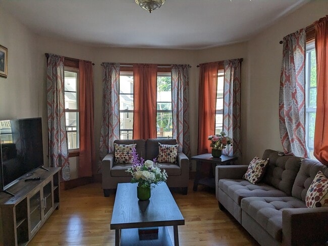 Building Photo - 59 Edson St Unit 2