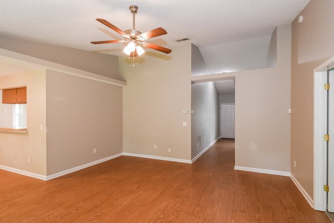 Photo - 542 Lewis Morris St