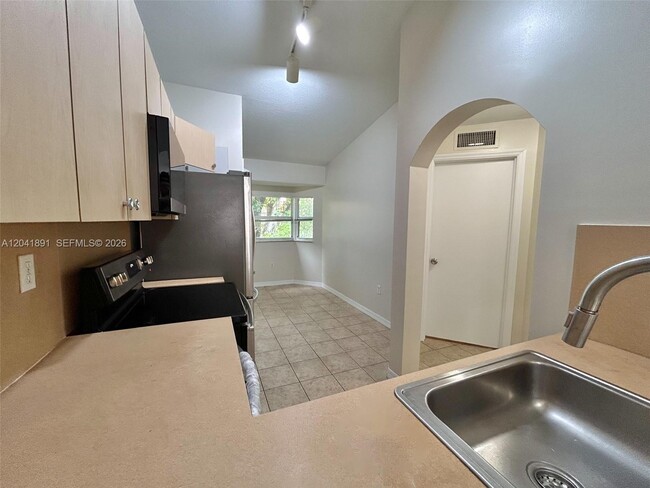 1270 SE 28th Ct Unit 202
