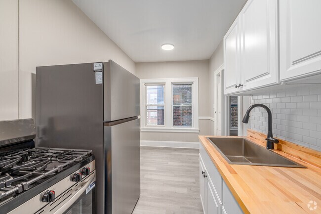 Studio, 1BA - 440SF - Kitchen