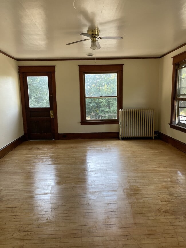 932 St Clair Ave