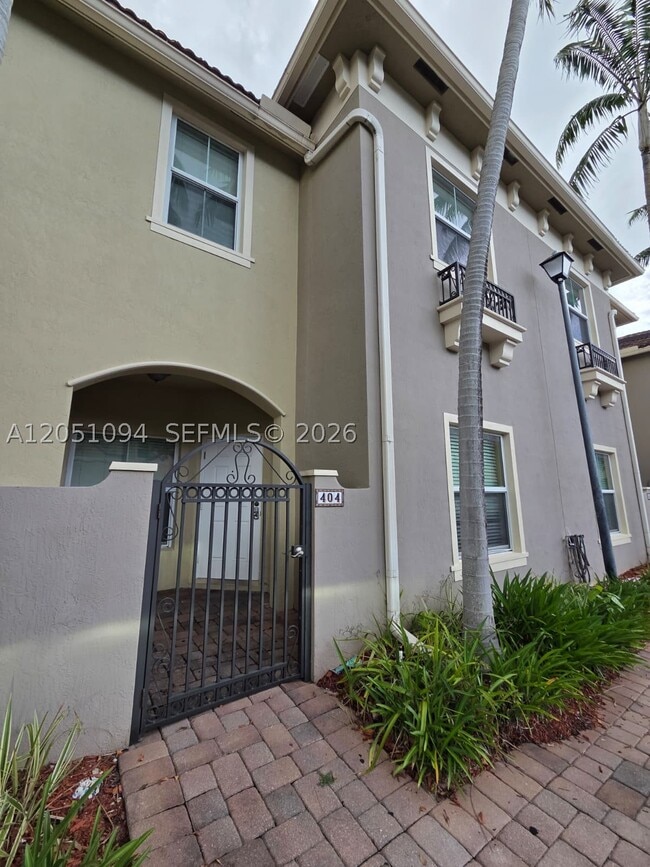 Building Photo - 2851 Prospect 404