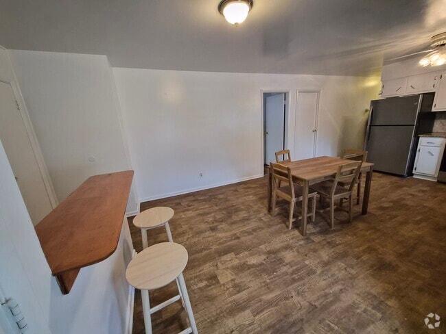 Building Photo - 67 Lee St Unit 2ND Rental