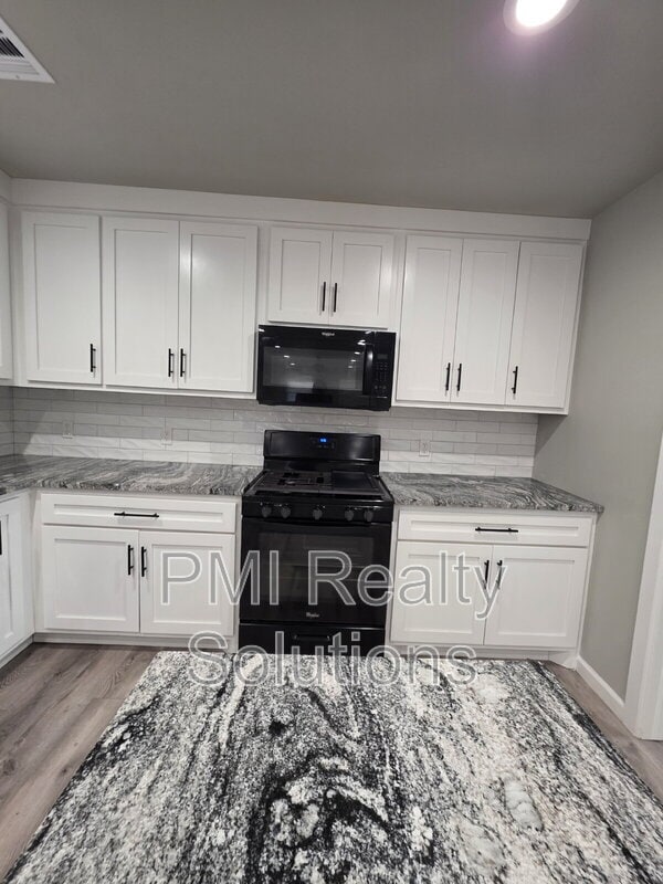 Photo - 3947 W 8th St