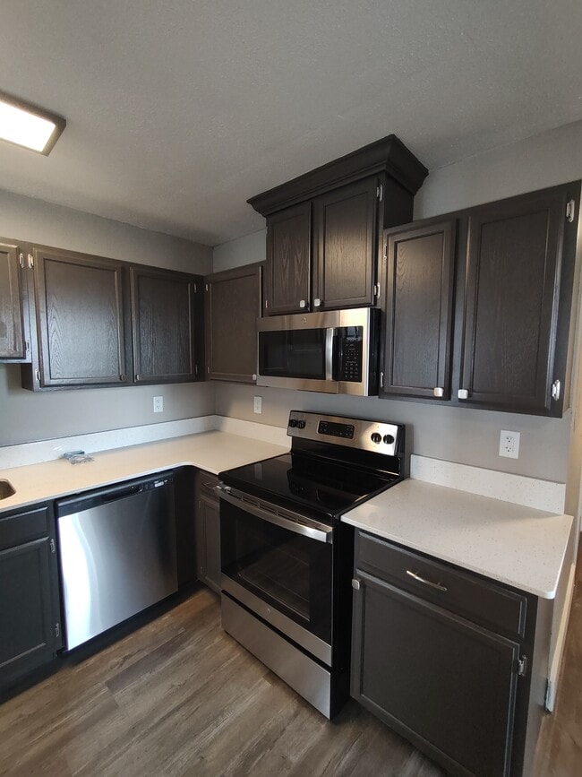 Kitchen 1 Bedroom floorplan "F"
