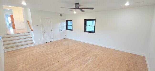 1205 Lee St Unit 3