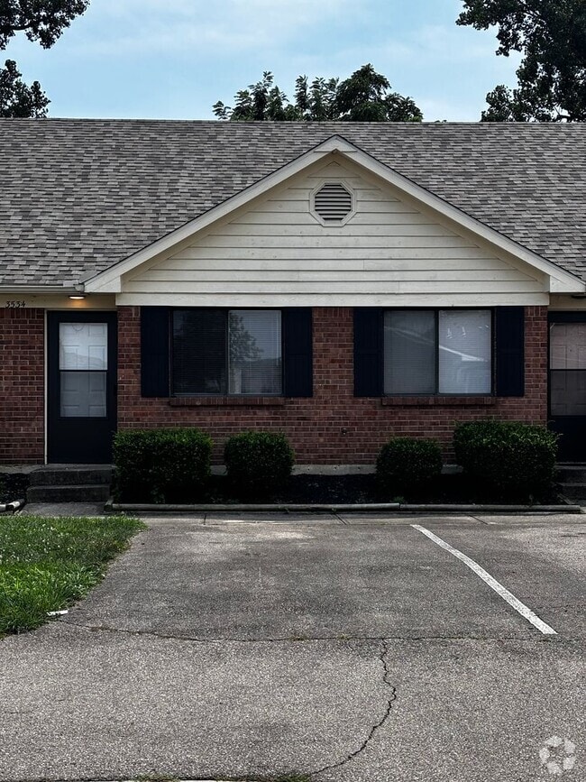 Building Photo - 2 Bed 1.5 bath Condo with Carport