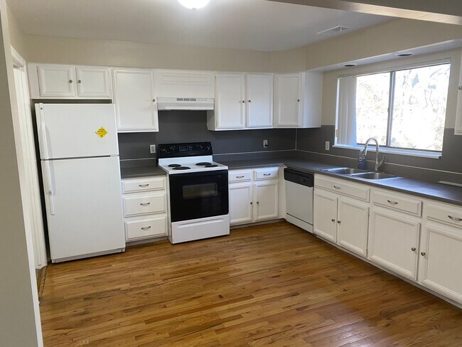 Kitchen - 16150 N Park Dr Unit 201