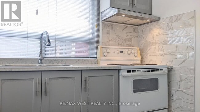 Photo - 321 Caledonia Rd