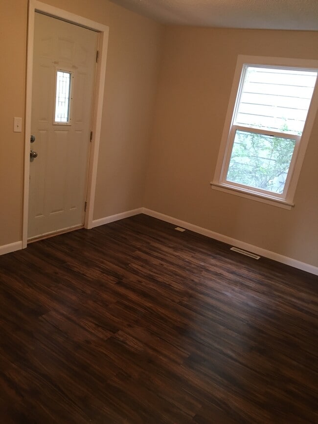 Photo - 213 1st Ave E