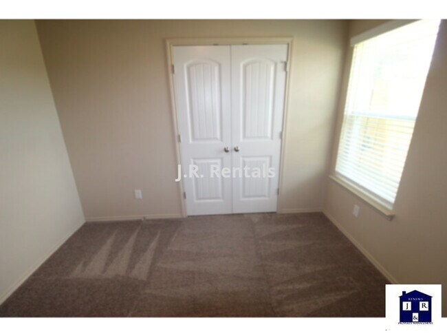 Photo - 1705 Montell St