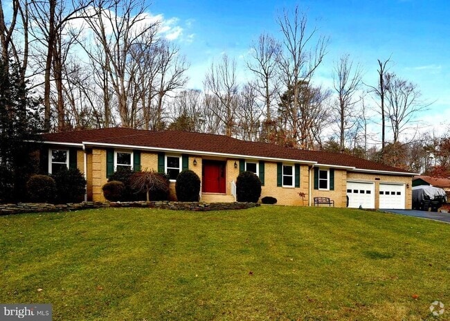 Building Photo - 13440 Carriage Hill Dr Rental