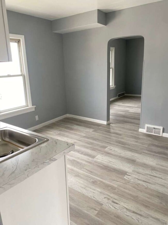 Photo - 792 London Rd Unit Up