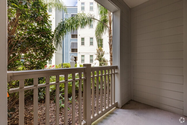 1 BR, 1 BA - 799SF