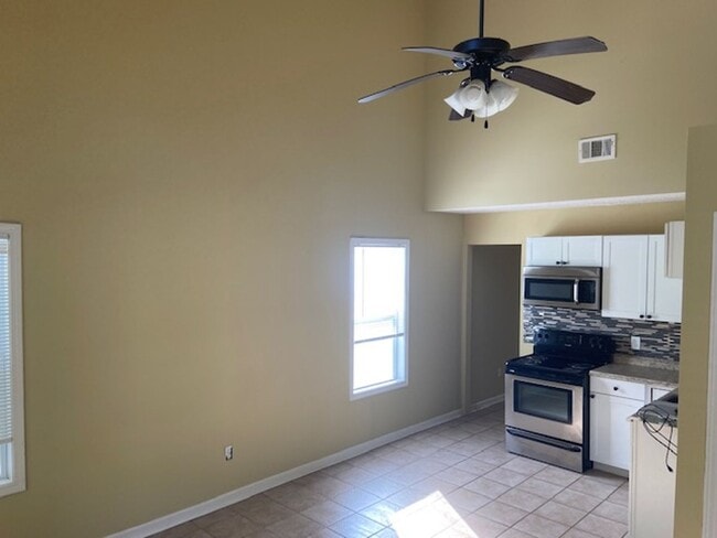 Photo - 3 Bed/2 Bath