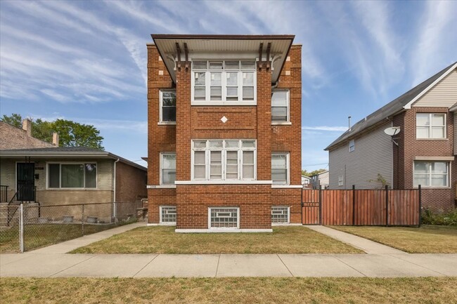 Building Photo - 1448 E 72nd Pl Unit 2