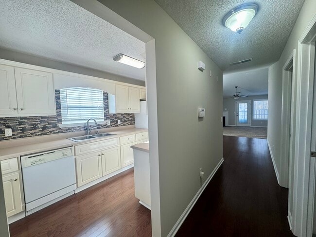 Photo - 1653 Summerwoods Cir