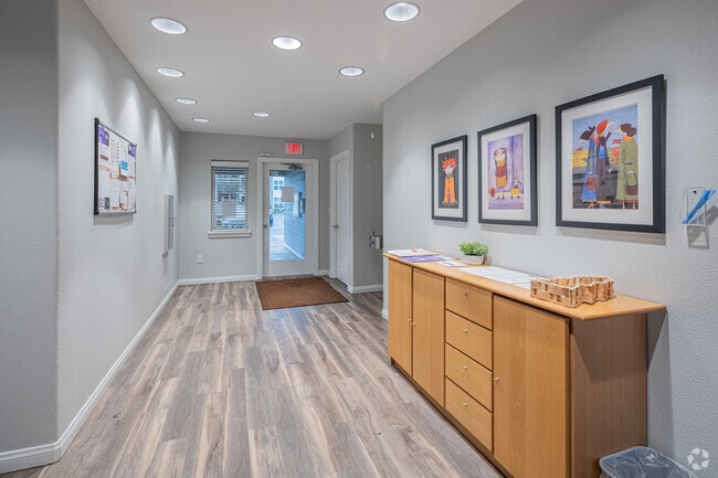 Lobby - Plum Meadows