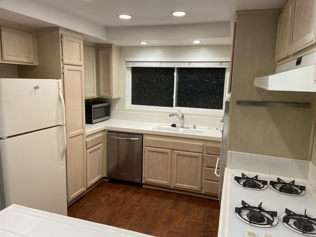Photo - 2219 Curtis Ave