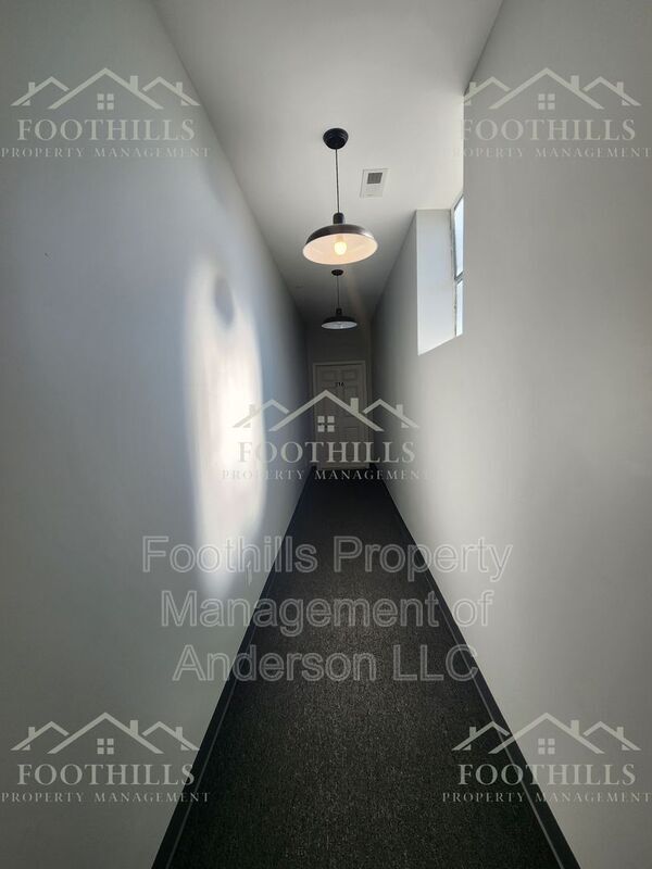 Photo - 210-216 N Main St