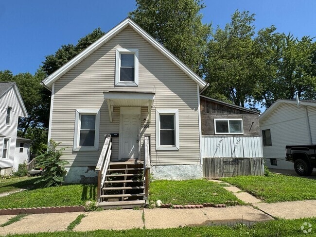 Building Photo - Charming One-Bedroom Home with Den and Cov...