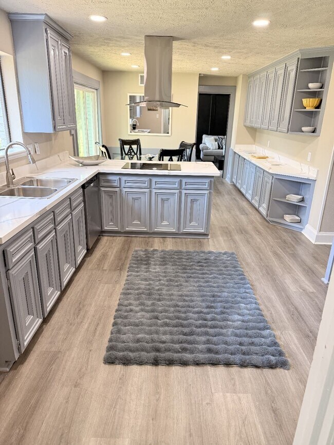 Photo - 1711 Surrey Ct