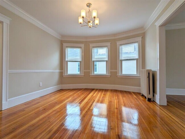 Photo - 32 Trowbridge St Unidad 3,500