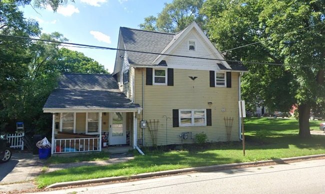 Large 3 bedroom plus a den on the Fox River. - 203 S Main St