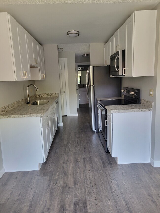 Building Photo - Hollywood Apartments Unit 101