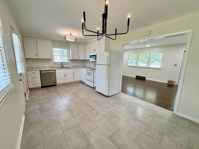 Photo - 801 SW 16 St