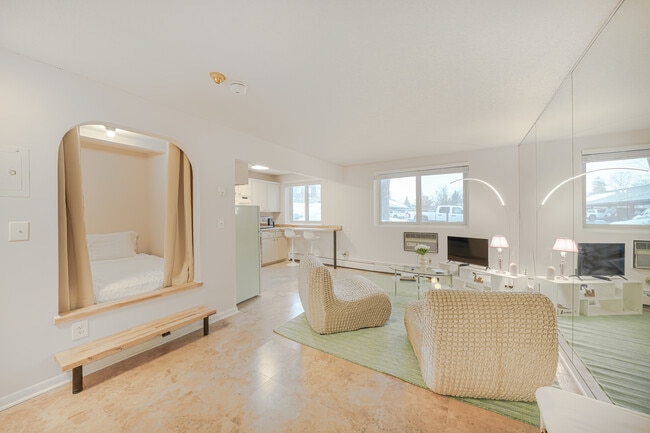 Building Photo - 4379 Wilshire Blvd Unit C104 Rental
